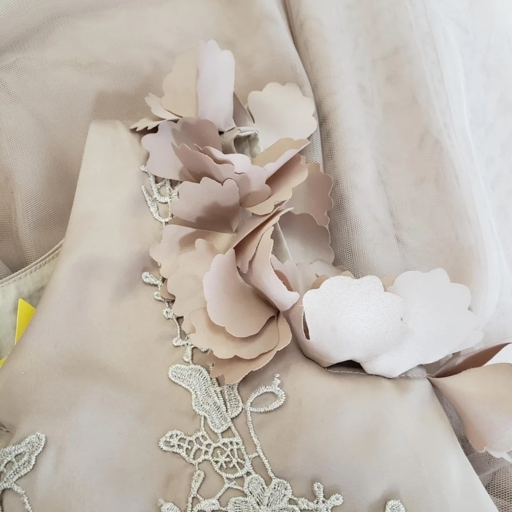 TRISH SCULLY GOLDEN DRESS w/floral embellishment GREAT SHAPE
